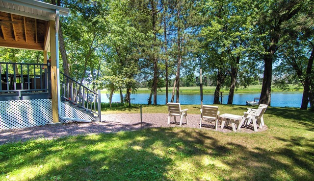 Perfect Waterfront Getaway between the Lakes