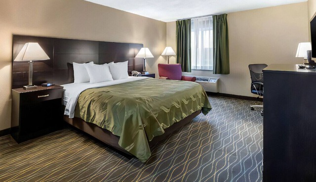 Perfect Weekend Getaway! W/ Gym & Indoor Pool