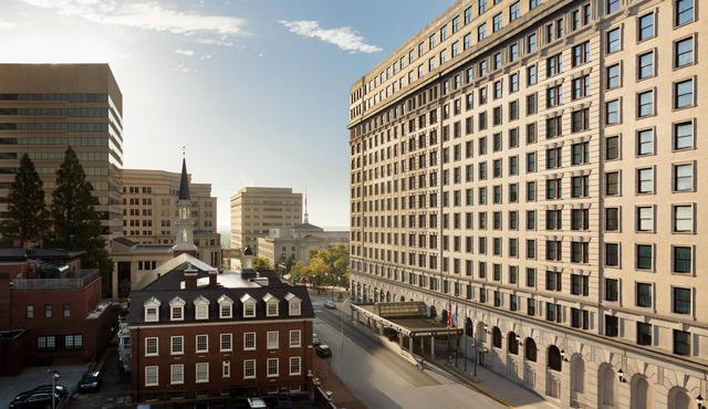 Perfect Wilmington Location in Landmark Hotel -Spacious Bathroom -Free WiFi