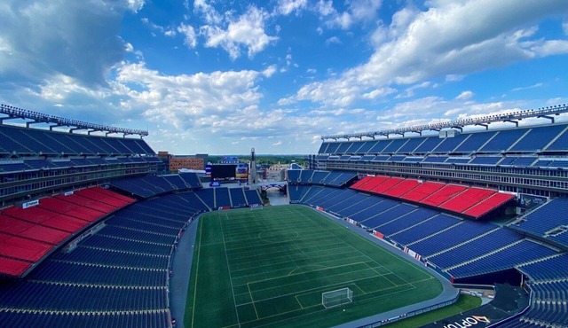 Perfect World Cup Getaway – Close to Stadium & Pool, Grill & Gym included!