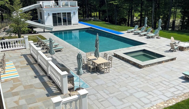 Perfect World Cup Home Base. 30 Min From Logan Airport and 22 Min to Gillette.