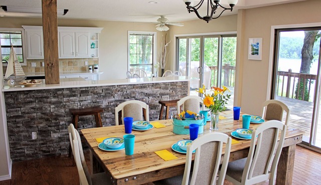 Perfect year round getaway - On the water! Theater, Fire Pit, Game room, Kayaks