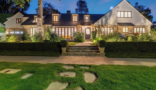 Perfected Califorina indoor/outdoor living.