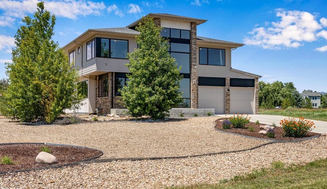 Perfectly Between Boulder - Estes Park! Modern 5-Bedroom House