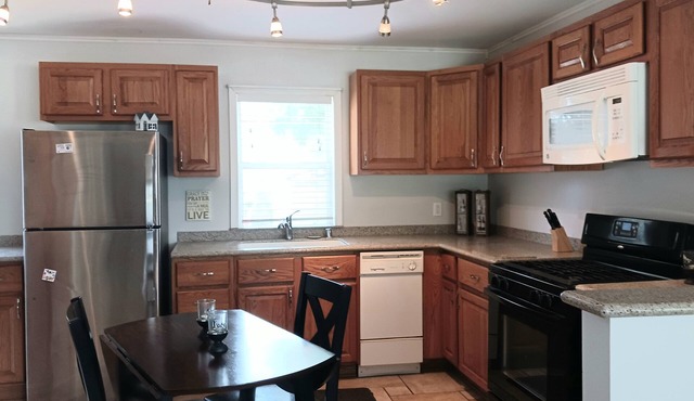 Perfectly Cozy! Close to so many places. Pet friendly. Great private backyard.