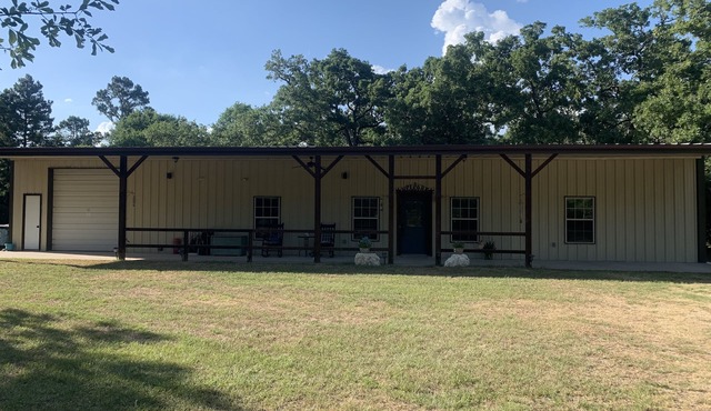 PERFECTLY CUTE COUNTRY BARDOMINIUM ON 11 ACRES
