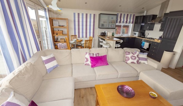 Perfectly located 3 bedroom lodge in Newton Ferrers