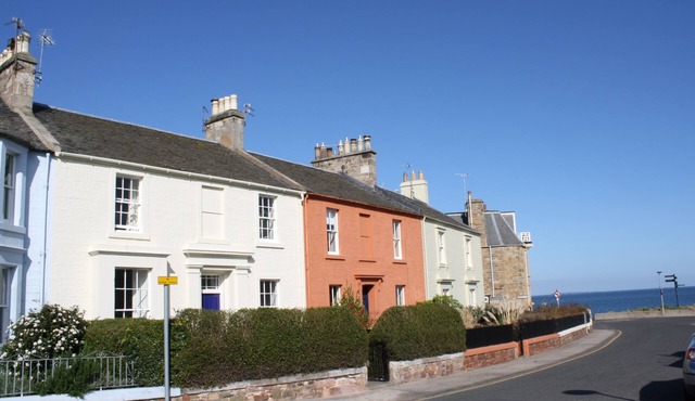 Perfectly located for town and beach - Victorian terraced house near East Beach. Sleeps 7