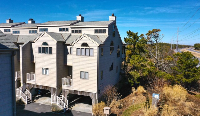 Perfectly Located 3-bed townhouse end unit near Fenwick Island Beach! Wifi Available, Pool, Close to the Beach and restaurants!