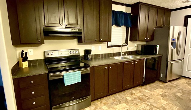 Perfectly Located 3BR/2BA : 5 mins from Dow !