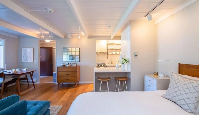 Perfectly located and updated studio in the heart of Sun Valley