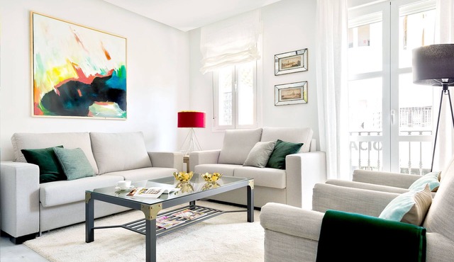 Perfectly Located Apartment with City Views. Encarnacion