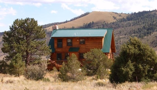 Perfectly located Colorado Mountain Log Home Near Skiing, Rafting, Everything!