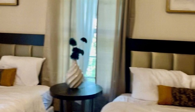 Perfectly located cute clean family friendly 4-bdrm house in upper westside ATL.
