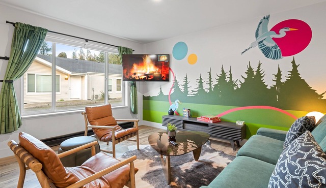 Perfectly located Home w/Spa & Mini Golf