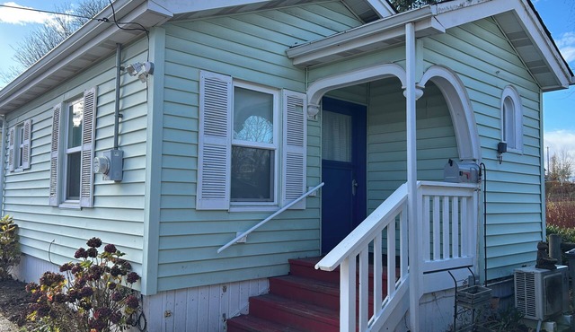 Perfectly located Park Cottage in Bremerton perfect for a relaxing getaway