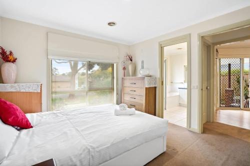 Perfectly Located Townhouse in heart of Ringwood