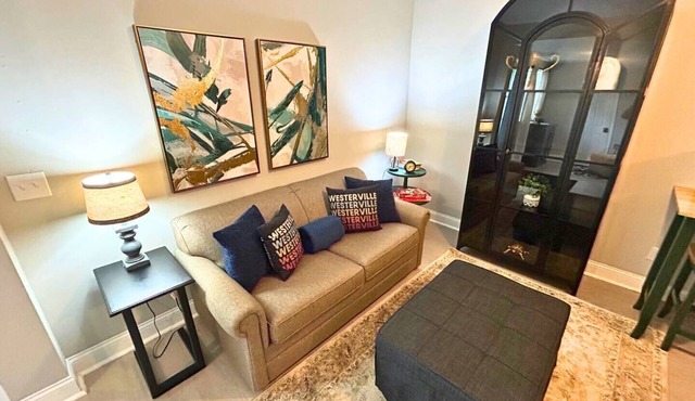 Perfectly Located Westerville Apartment w/Parking - Steps away from Uptown!