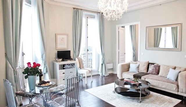 Perfectly Parisian, Bright & Elegant with Balcony