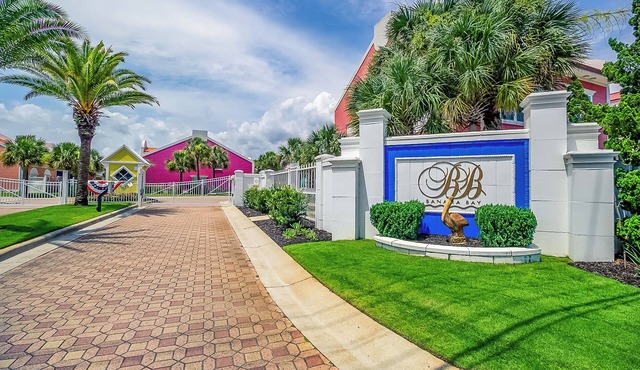 Perfectly Positioned: Banana Bay Resort's Home Close to Everything You Need!