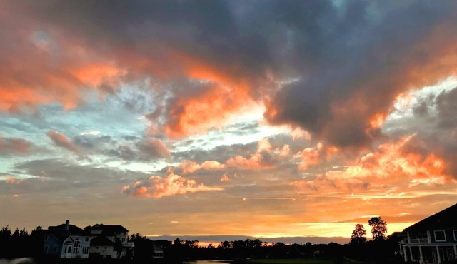 Perfectly situated, great view, sleeps 10+.