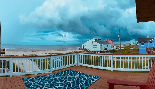 Perfectly situated home 40 steps to the beach in Sea Isle