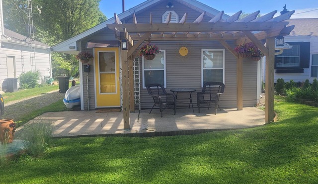 Pergola Place - Lake Access, 2 Bedroom, Sleeps 4, Pet Friendly