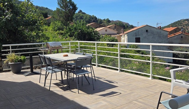 Peri: House with garden