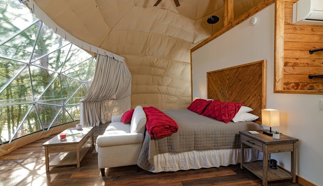 Peridot Geodome by Inn & Spa at Cedar Falls