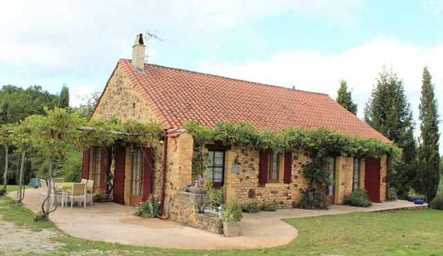 Périgord house with fireplace near Monpazier