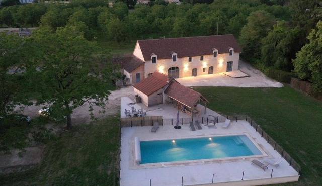Périgord Noir, magnificent barn converted into a haven of peace.