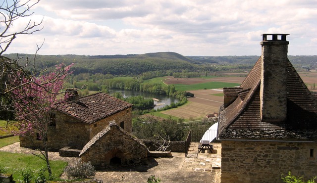 Périgord Noir, near Sarlat, house in a park, view over the Dordogne