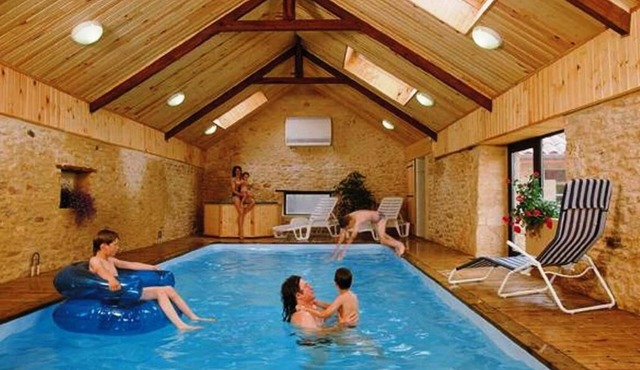 Perigordian house with indoor heated pool 28°.
