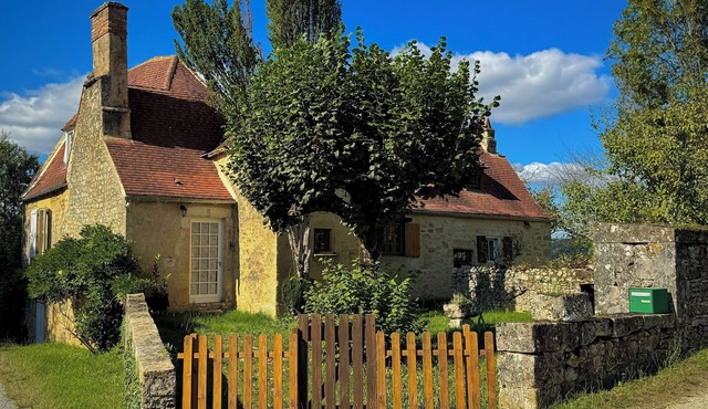 Perigordian house 800M walk from Château Fénelon