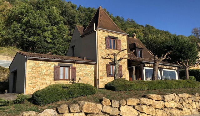 Perigordine villa with panoramic view and heated pool