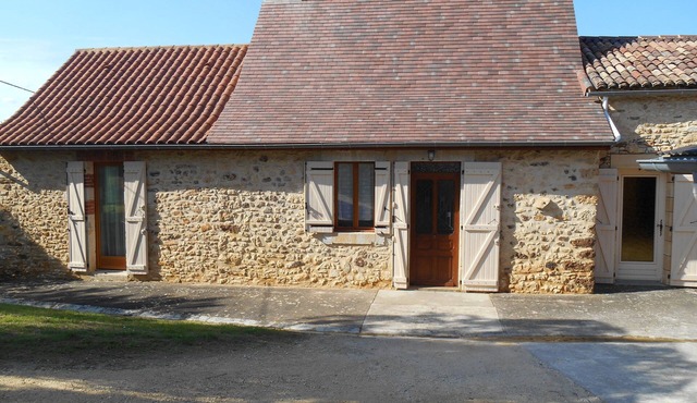 perigourdine house in the countryside