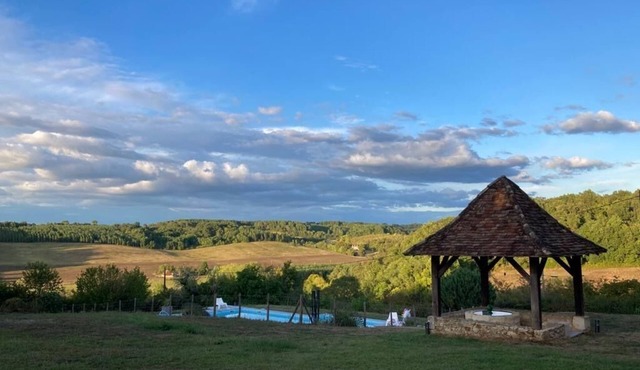 PERIGOURDINE FARM, QUIET ENVIRONMENT, MAGNIFICENT EXPOSURE AND VIEW