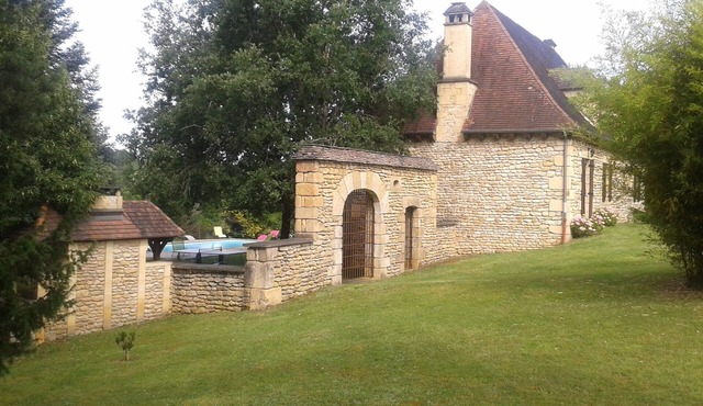 PERIGOURDINE STONE HOUSE CLASS 3 * GREEN FRAME WITH PRIVATE POOL.