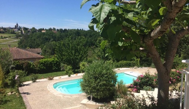 PERIGUEUX CHAMPCEVINEL DORDOGNE STUDIO SWIMMING POOL.