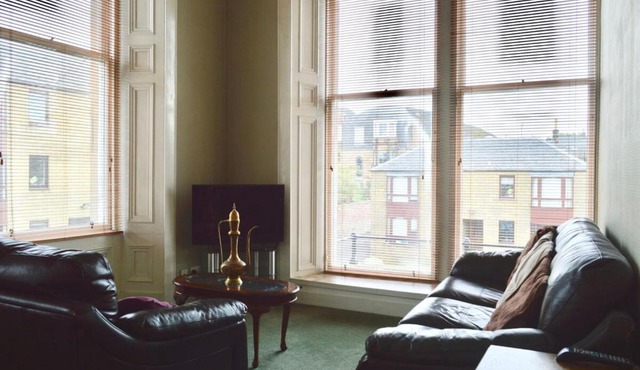 Period Flat With Parking and Arthur's Seat Views