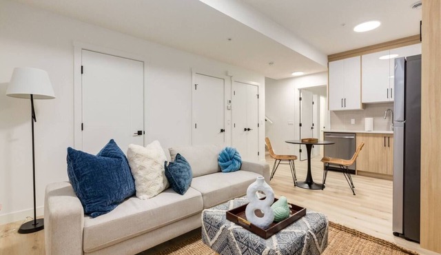 "Periwinkle" 1 Bdrm-Close to DT & C-Train!