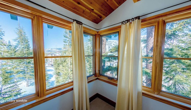 Perle du Bois - Ski in/Ski out 6 bedroom luxury home in Palisades at Kirkwood
