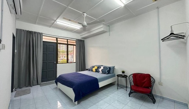 Permas Double Storey 8 Pax WiFi Netflix