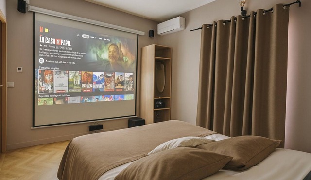 Perpignan : Appartement supérieur cinéma, balcon