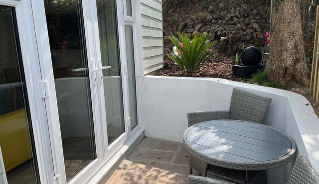 PERRAN PEARL B, country holiday cottage, with a garden in Perranporth