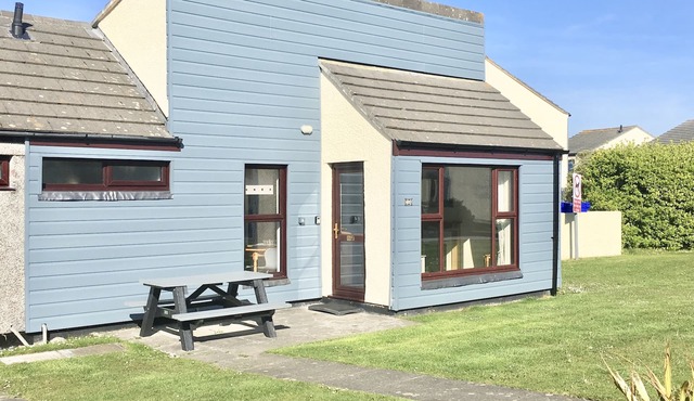 PERRANPORTH HOLIDAY BUNGLOW on Holiday Park, SWIMMING POOL - GREAT VALUE !
