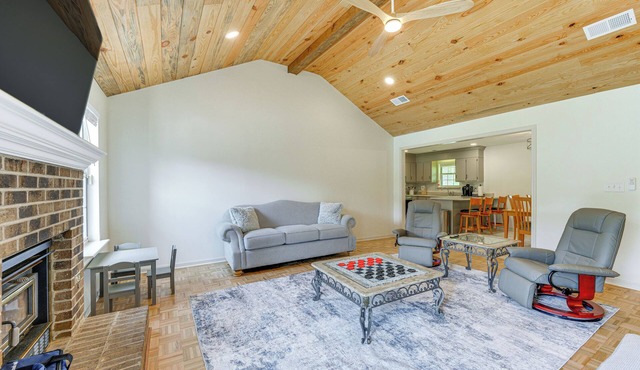 Perry Family Home on 2 Acres w/Private Pool