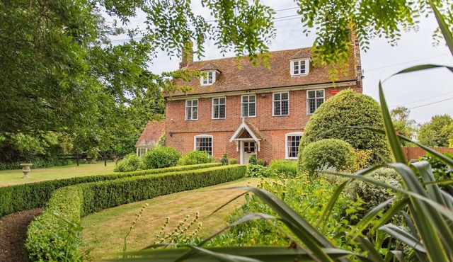 Perry Farm by Bloom Stays - beautiful country farmhouse in quiet location sleeps 14