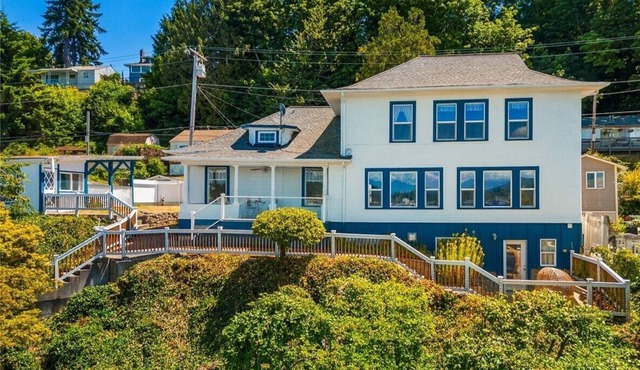 Perry's Landing - Charming Water & Mountain View Home in Historic Port Orchard