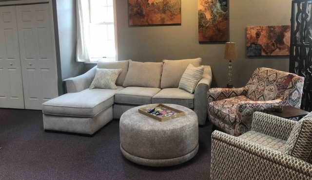 Perrysburg Purple Penthouse- Downtown Area Loft